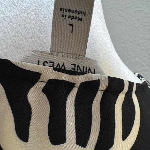 Black and White Floral Zebra Print Women's Top Nine West sz L - Picture 4 of 6